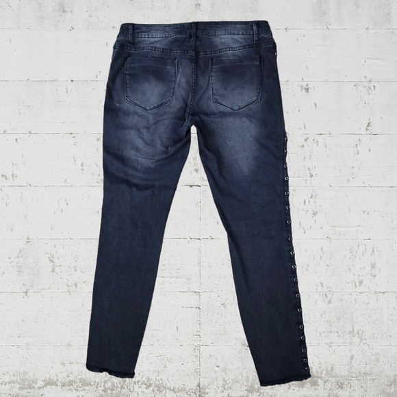 Romeo and Juliet Washed Black Eyelet Mid Rise Grunge Skinny Leg Jeans Size Large - Picture 8 of 8